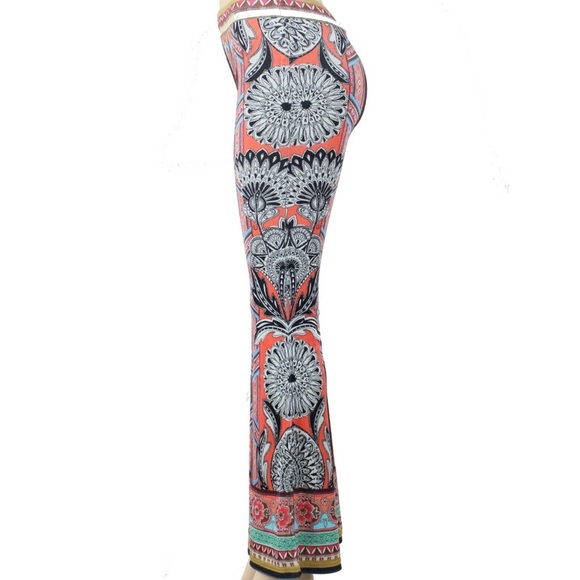 NWT Peach Puff Multicolor Geometric Boho Long Wide Leg Flare Pants Size Medium - Picture 2 of 12